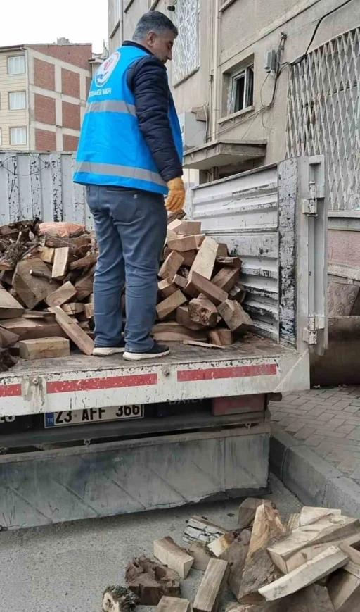 Elazığ&rsquo;da yetim ailelere yakacak yardımı
