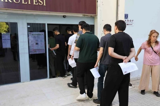 Elazığ&rsquo;da YKS heyecanı s&uuml;r&uuml;yor
