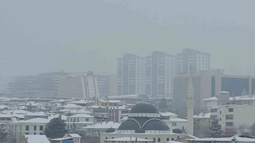 Elazığ&rsquo;da y&uuml;ksek kesimlerde sis etkili oluyor
