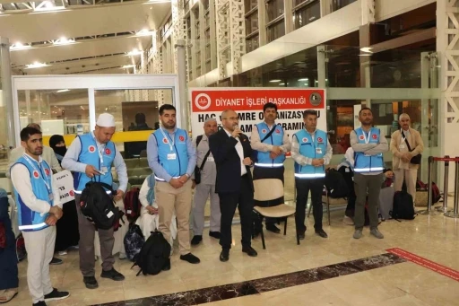 Elazığ’dan ilk hac kafilesi dualarla uğurlandı

