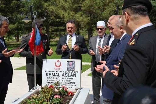 Elazığ il protokol&uuml;nden kurban bayramı &ouml;ncesi şehitliklere anlamlı ziyaret
