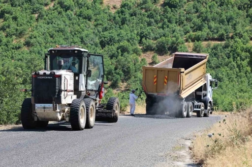 Elazığ&rsquo;ın k&ouml;y yollarında iyileştirme &ccedil;alışmaları s&uuml;r&uuml;yor
