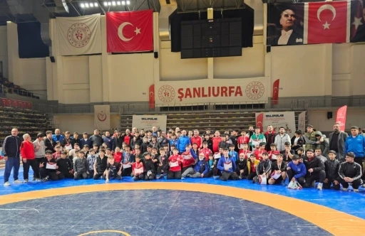 Elazığlı g&uuml;reş&ccedil;ilerden T&uuml;rkiye Yarı Finalleri&rsquo;nde b&uuml;y&uuml;k başarı
