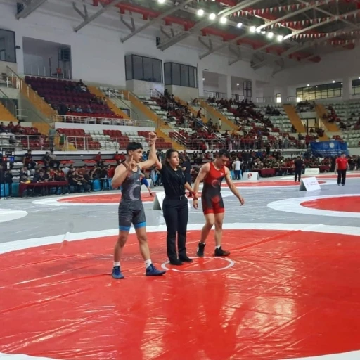 Elazığlı minik güreşçiler Türkiye şampiyonasına damga vurdu
