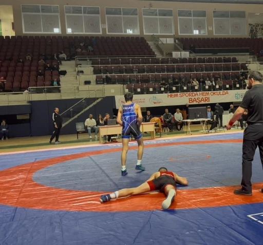 Elazığlı sporcu güreşte Türkiye şampiyonu oldu
