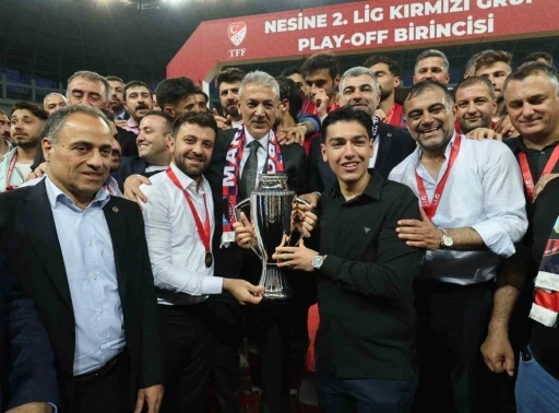 Elazığlı Vali Akkoyun&rsquo;a &rsquo;Babalar s&ouml;z&uuml;n&uuml; tutar&rsquo; jesti
