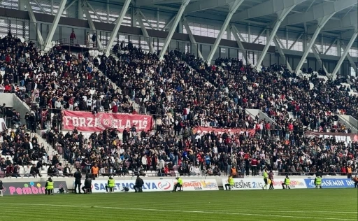 Elazığspor&rsquo;dan taraftarlara &ccedil;ağrı: Bordo-Beyaz renklerle trib&uuml;nde yer alalım
