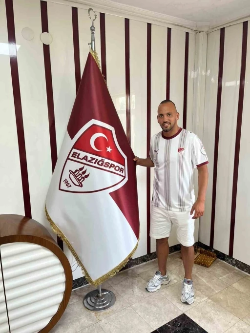 Elazığspor, Mert &Ouml;rnek ile resmi s&ouml;zleşme imzaladı
