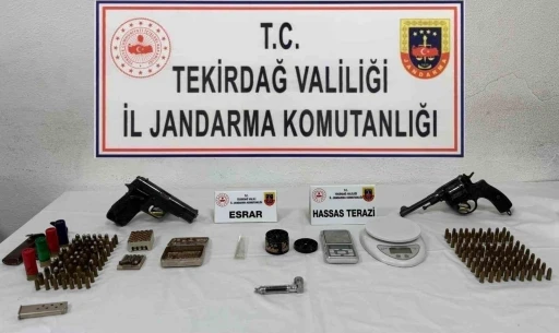 Elbise dolabı uyuşturucu serası çıktı
