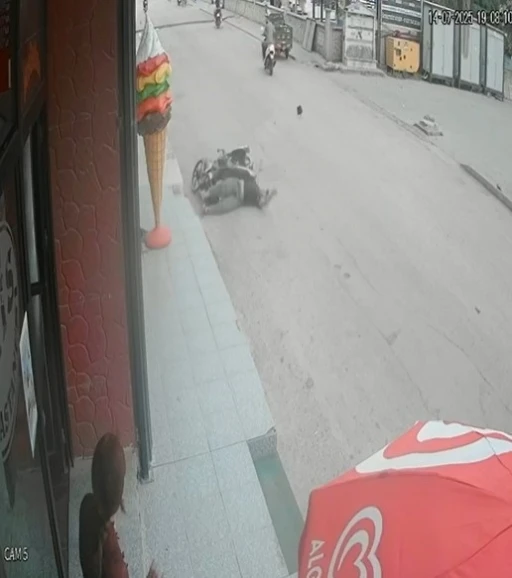 Elektrik hattı korunsun diye yapılan kasis, motosikletliyi hastanelik etti
