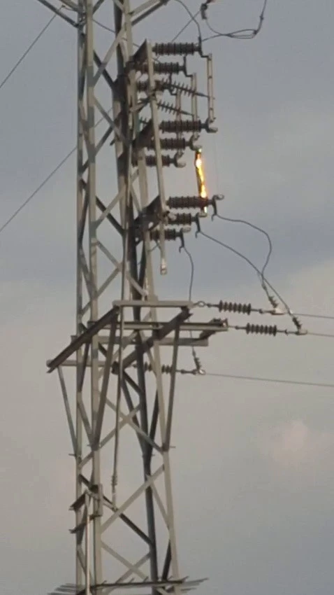 Elektrik hattında çıkan yangın korkuttu
