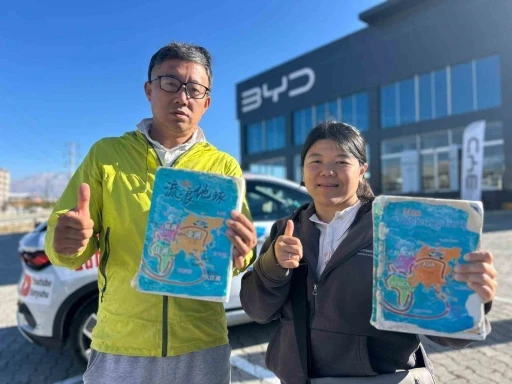 Elektrikli araçla dünya turuna çıkan çevreci çift Van’a ulaştı
