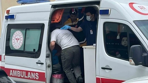 Elektrikli bisikletten d&uuml;şen s&uuml;r&uuml;c&uuml; yaralandı
