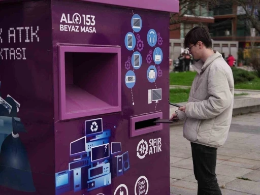Elektronik atıklar &ccedil;&ouml;pe değil, atık kumbarasına
