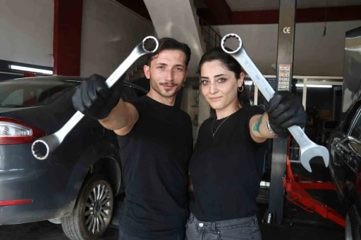 Eleman bulmakta sıkıntı çekti, eşini yanına alıp usta olarak yetiştirdi
