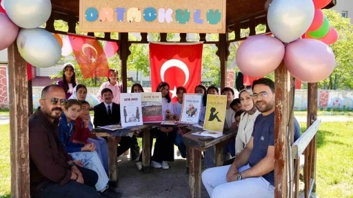 Eleşkirt&rsquo;te &ouml;ğrenciler okudukları kitapları sanatla anlattı

