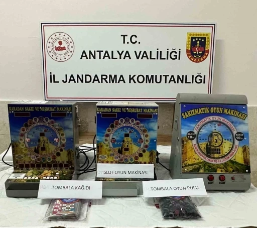 Elmalı&rsquo;da sakızmatik ile kumar operasyon: 2 ş&uuml;pheli yakalandı
