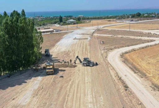 Elmalık yolunda yıkım çalışmaları yapılıyor
