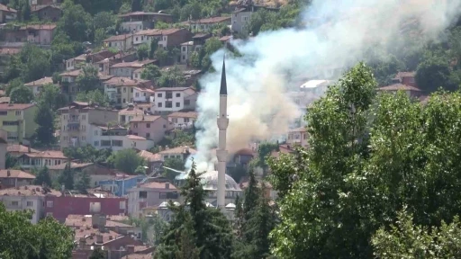 Elmas nineyi yangından itfaiyeciler kurtardı
