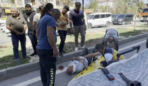 Emekli maaşını çekti, yolun karşısına geçerken otomobil çarpıp kaçtı

