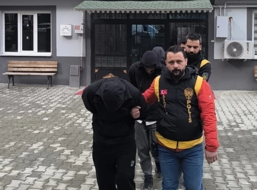 Emekli maaşını gasp eden 4 ş&uuml;pheli tutuklandı