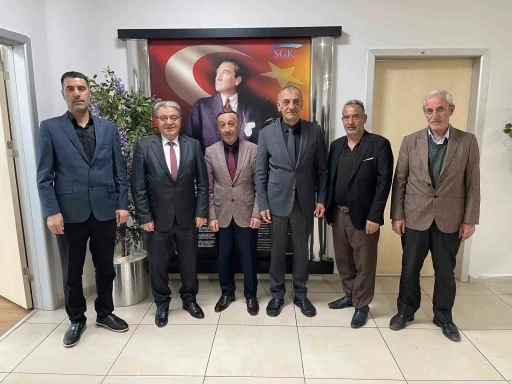 Emeklilerden SGK&rsquo;ya anlamlı ziyaret
