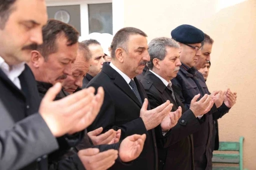 Emekliliğine 4 g&uuml;n kala hayatını kaybeden polis memuru toprağa verildi
