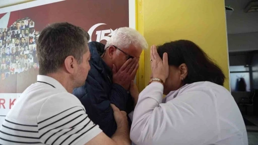 Emekliye ayrılan öğretmene duygusal veda: Gözyaşlarına hakim olamadı
