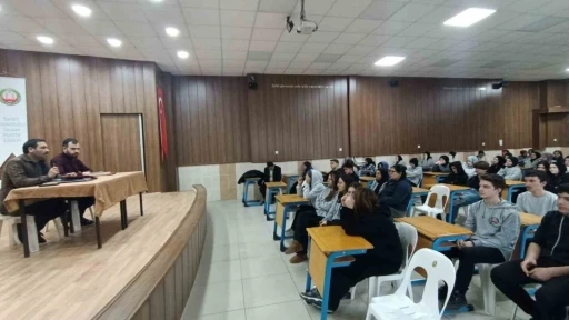 Emet AİHL&rsquo;de "Kariyer S&ouml;yleşisi" d&uuml;zenlendi
