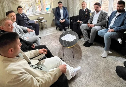 Emet Kaymakamı Seyman’dan şehit ailesine bayram ziyareti
