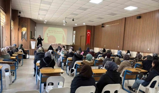 Emet&rsquo;te "Bir Varoluş Meselesi Olarak Kadın Olmak" başlıklı konferans
