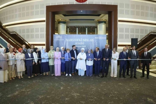 Emine Erdoğan, &quot;Bahçedeki Sırlar&quot; sergisinin açılışını yaptı
