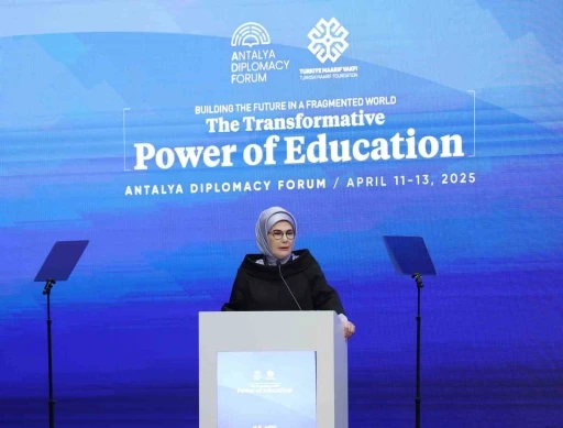 Emine Erdoğan: &quot;Yalnızca sözde değil, özde bir birlikteliğin inşa edilmesinin ne denli hayati olduğunu hatırlatan güçlü bir ses&quot;
