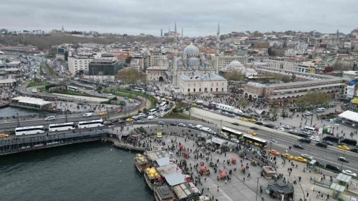 Eminönü’nde alışveriş yoğunluğu havadan görüntülendi
