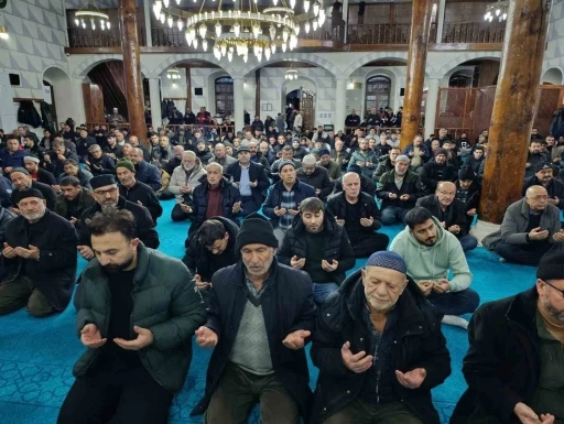 Emirdağ &Ccedil;arşı Camii&rsquo;nde &lsquo;Regaip Kandili&rsquo; &ouml;zel programı ger&ccedil;ekleştirildi
