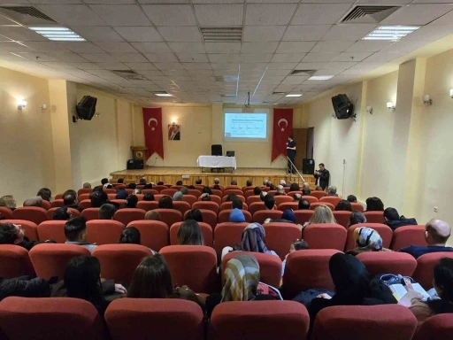 Emirdağ&rsquo;da g&ouml;rev yapan &ouml;ğretmenlere &lsquo;Temel İlk Yardım Eğitimi&rsquo; d&uuml;zenlendi
