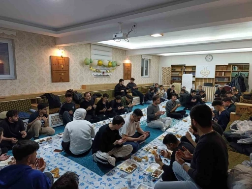 Emirdağ&rsquo;da &uuml;niversiteli &ouml;ğrencileri iftar programında buluştular

