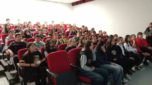 Emirdağ Mithatpaşa Ortaokulu’nda ‘Meslek Seçiminin Önemi, Geleceğin Meslekleri ve Mesleki Yönelim Test Bataryası’ konulu seminer
