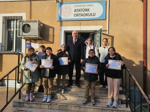 Emirdağ Ortaokulu&rsquo;nun &lsquo;Ayın &Ouml;ğrencileri&rsquo; &ouml;d&uuml;llendirildi
