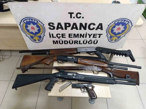 Emniyet ekipleri zehir tacirlerine g&ouml;z a&ccedil;tırmıyor: 2 g&ouml;zaltı
