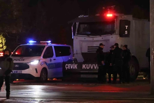 Emniyet g&uuml;&ccedil;leri huzurlu ve g&uuml;venli yılbaşı i&ccedil;in denetimlerini arttırdı
