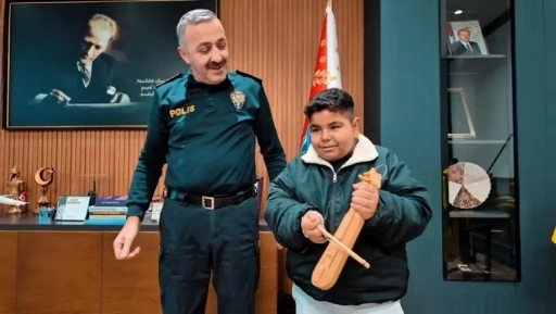 Emniyet kapılarını &ccedil;ocuklara a&ccedil;tı
