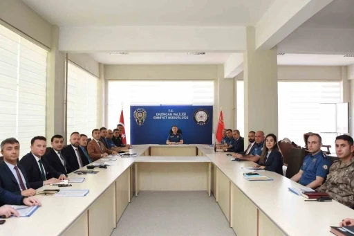 Emniyet Müdürü Baybaba, birim amirleriyle toplantı yaptı
