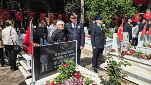 Emniyet Müdürü Turanlı, FETÖ’nün darbe gecesinde şehit düşen Alkan’ın mezarında: &quot;O gece beraber savaştık&quot;
