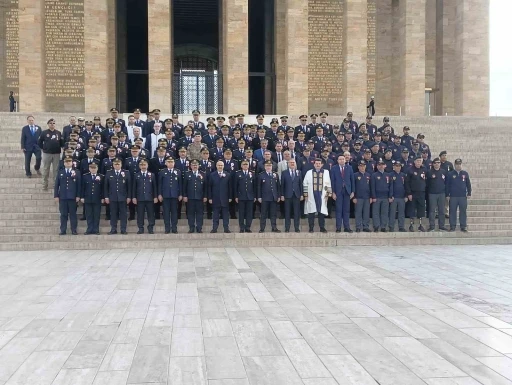 Emniyet Teşkilatı Anıtkabir&rsquo;i ziyaret etti
