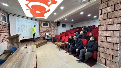 Emniyetten okul servis şoförlerine eğitim
