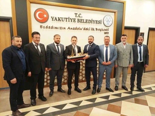 Emre Akoğan&rsquo;dan Başkan U&ccedil;ar&rsquo;a ziyaret; Oto sanayi esnafına taziye evi m&uuml;jdesi
