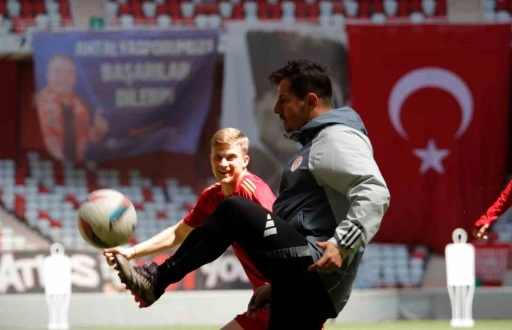 Emre Belözoğlu: &quot;Avrupa’yı konuşmak, Avrupa üzerinden değerlendirmeler yapmak çok gerçekçi değil&quot;
