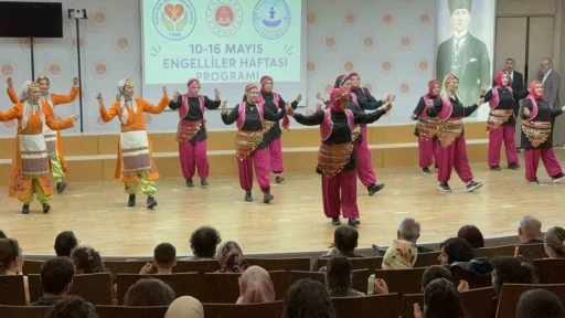 En değerli &ccedil;ocukların en &ouml;zel g&uuml;nlerinde velilerin g&ouml;sterisi alkış topladı
