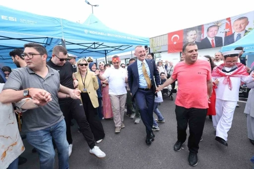 En &ouml;zel birlik: &Ouml;zel gen&ccedil;lere kına yakıldı, halaylar &ccedil;ekildi
